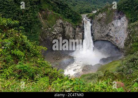 Cascata Cayambe Coca Riserva ecologica a Napo, Ecuador Foto Stock