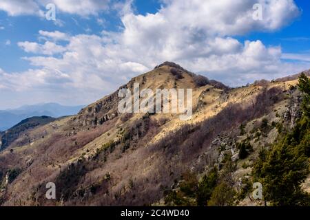 Cima di Comanegra - (alta Garottxa Montagne, Catalogna, Spagna) Foto Stock