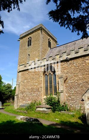 Intorno a Henbury, un sobborgo ricco nel nord di Bristol. Chiesa di San Marys Foto Stock