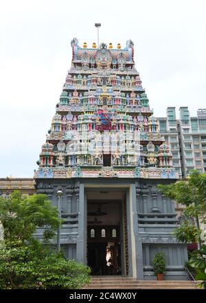 Il tempio di Sri Thendayuthapani è un tempio indù risalente al 1850, talvolta conosciuto come il tempio di Chettiars o il tempio di Tank Road a Singapore, in Asia Foto Stock