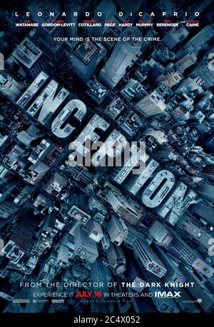 Inception (2010) diretto da Christopher Nolan e con Leonardo DiCaprio, Joseph Gordon-Levitt, Ellen Page, Tom Hardy e Ken Watanabe. Una squadra si rompe al subconscio di un uomo d'affari usando la tecnologia di condivisione di sogno per piantare un seme per influenzare la sua decisione nel mondo reale. Foto Stock