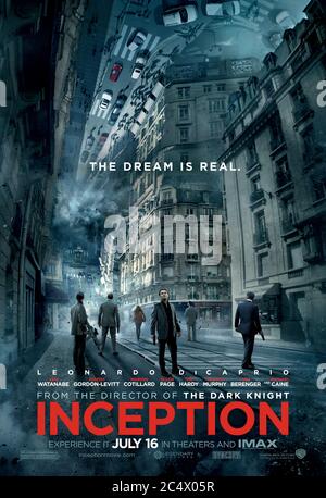 Inception (2010) diretto da Christopher Nolan e con Leonardo DiCaprio, Joseph Gordon-Levitt, Ellen Page, Tom Hardy e Ken Watanabe. Una squadra si rompe al subconscio di un uomo d'affari usando la tecnologia di condivisione di sogno per piantare un seme per influenzare la sua decisione nel mondo reale. Foto Stock
