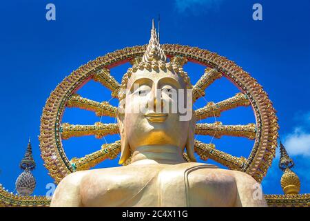 Buddha grande su Koh Samui, Thailandia in una giornata estiva Foto Stock