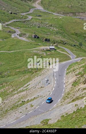 TOURMALET, FRANCIA, 24 giugno 2020 : il col du Tourmalet è il passo di montagna più alto lastricato dei Pirenei francesi, a 2115 m. Foto Stock