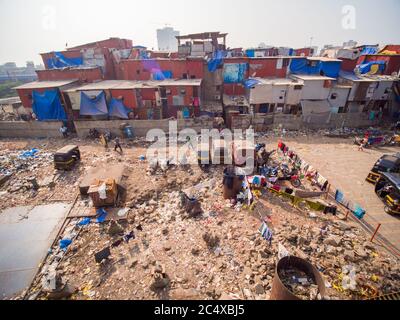 Mumbai, India - 17 dicembre 2018: Poveri e impoveriti baraccopoli di Dharavi nella città di Mumbai. Foto Stock