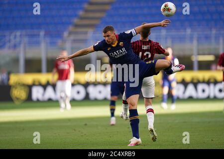 Milano (Italia) 28 giugno 2020. Edin Dzeko di Roma durante la Serie A match tra AC Milano e AS Roma. Foto Stock