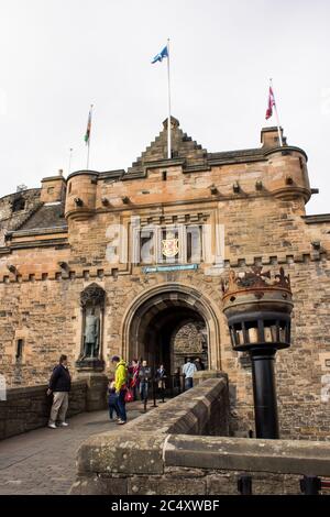 L'entrata vittoriana del castello di Edimburgo Foto Stock