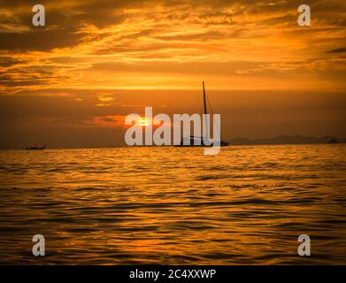 Thailandia tramonto a Krabi Foto Stock