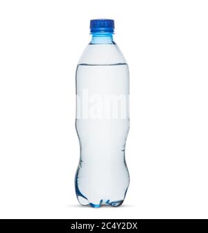 Bottiglia d'acqua piccola isolata su bianco con percorso di ritaglio. Foto Stock