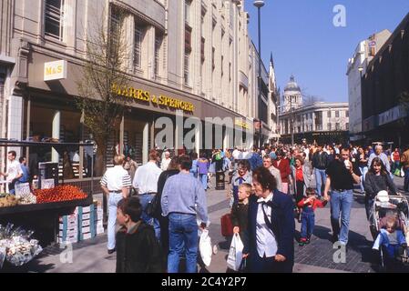 Lister Gate guardando verso Albert Street, Nottingham, Inghilterra, Regno Unito. Circa anni '90 Foto Stock