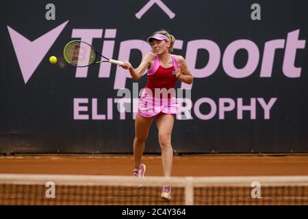 Prostejov, Repubblica Ceca. 29 Giugno 2020. Il tennista Ekaterina Alexandrova della Russia in azione durante il torneo di beneficenza Tipsport Elite Trophy, a Prostejov, Repubblica Ceca, 29 giugno 2020. Credit: Jaroslav Svoboda/CTK Photo/Alamy Live News Foto Stock