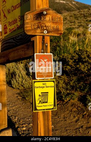 Non c'è una zona di volo con droni nel cartello del Parker Lake nella foresta nazionale di Inyo California, USA Foto Stock