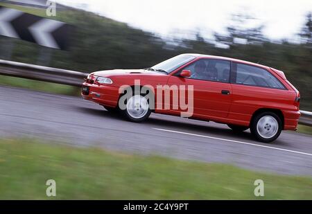 1991 Vauxhall Astra è in fase di test al Millbrook Proving Ground Bedfordshire UK Foto Stock