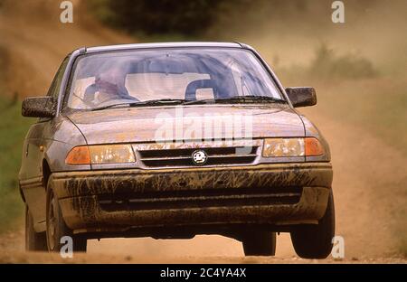 1991 Vauxhall Astra è in fase di test al Millbrook Proving Ground Bedfordshire UK Foto Stock