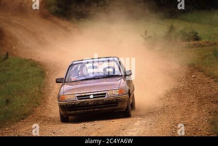 1991 Vauxhall Astra è in fase di test al Millbrook Proving Ground Bedfordshire UK Foto Stock