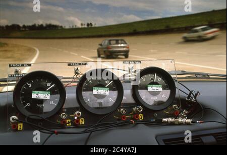 1991 Vauxhall Astra è in fase di test al Millbrook Proving Ground Bedfordshire UK Foto Stock