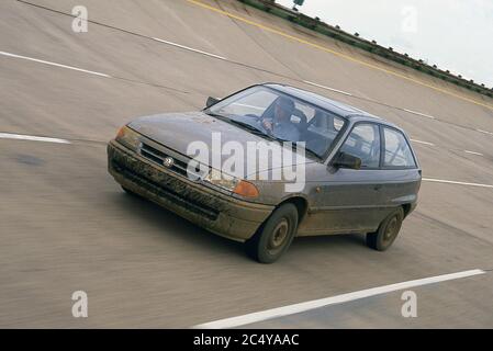 1991 Vauxhall Astra è in fase di test al Millbrook Proving Ground Bedfordshire UK Foto Stock
