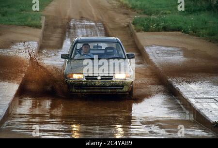 1991 Vauxhall Astra è in fase di test al Millbrook Proving Ground Bedfordshire UK Foto Stock