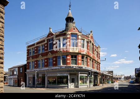 Chorley centro città in lancashire Shepherds' Victoria Hall Chapel Street grande edificio vittoriano in mattoni rossi Foto Stock