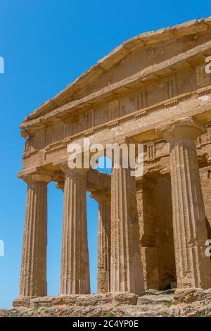 Particolare del Tempio della Concordia (greco: Harmonia) , costruito intorno al 440-430 a.C., che è un antico tempio greco dell'antica città di Akragas, situato in Foto Stock