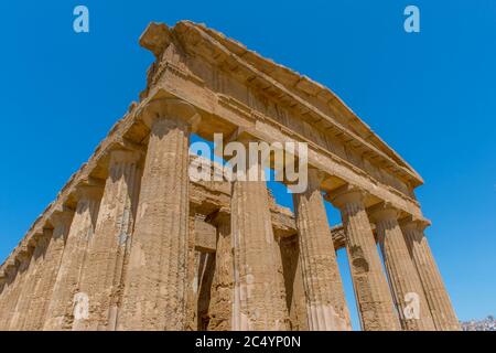 Particolare del Tempio della Concordia (greco: Harmonia) , costruito intorno al 440-430 a.C., che è un antico tempio greco dell'antica città di Akragas, situato in Foto Stock