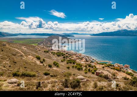 Vista dal Castello Lekuresi (Saranda, Albania) a Corfù, Grecia sullo sfondo Foto Stock