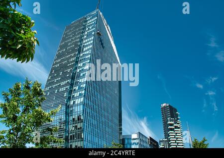 Milano, Italia, 06.29.2020: Torre Diamante, grattacielo della sede di Torre Diamante di BNP Paribas nel nuovo polo milanese di innovazione e business Foto Stock