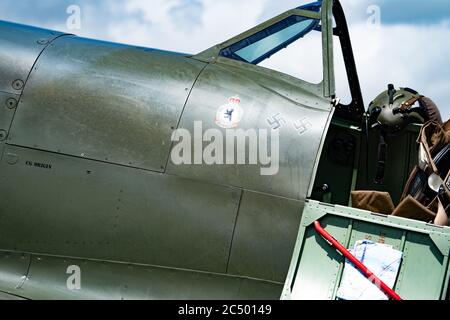 Primo piano di un Supermarine Spitfire IX ad Aero Legends, Headcorn (Lashenden), UK., Elizabeth NH341 Foto Stock