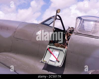 Primo piano di un Supermarine Spitfire IX ad Aero Legends, Headcorn (Lashenden), UK., Elizabeth NH341 Foto Stock