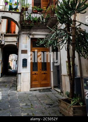 Cortile italiano nella Città Vecchia di Salerno, Campania, Italia Foto Stock