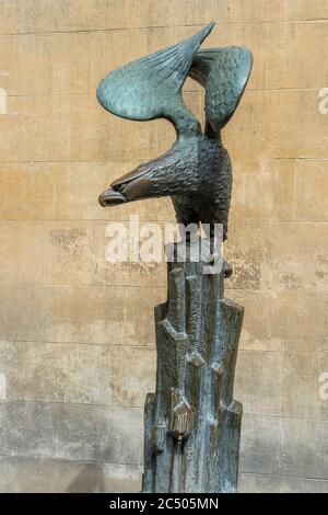 La fontana dell'Aquila, simbolo del quartiere delle aquile nella città medievale di Siena, patrimonio dell'umanità dell'UNESCO, in Toscana, nel centro Italia. Th Foto Stock