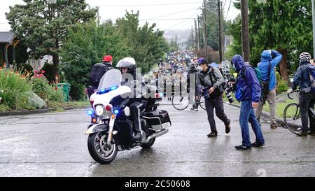 Seattle, WA/USA – 12 giugno: I manifestanti di Street View Silent marciano per George Floyd 60,000 strong a Seattle per Jefferson Park il 12 giugno 2020 Foto Stock