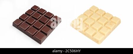 Blocchi di cioccolato bianco e scuro isolati su sfondo bianco. Barre di cioccolato Foto Stock