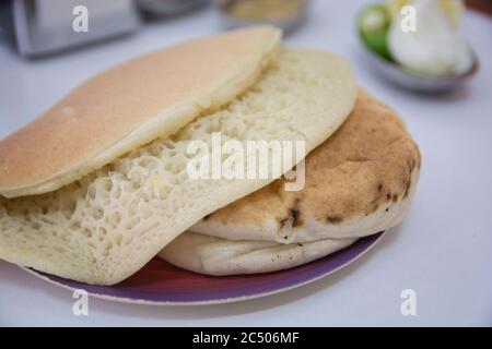 Lahoh, un pane spugnoso e pancreas originario dello Yemen, della Somalia e del Gibuti Foto Stock