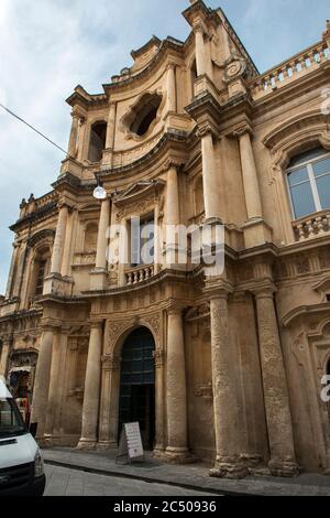 San Carlo al corso è una chiesa cattolica in stile barocco, conosciuta anche come Collegiata di noto, Sicilia, Italia Foto Stock