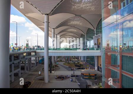 Istanbul, Turchia 07 agosto 2019: L'aeroporto di Istanbul (IGA) è il nuovo aeroporto internazionale che serve la città di Istanbul in Turchia. Vista dell'ingresso Foto Stock