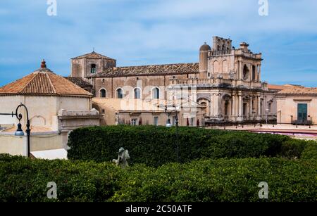 San Carlo al corso è una chiesa cattolica in stile barocco, conosciuta anche come Collegiata di noto, Sicilia, Italia Foto Stock