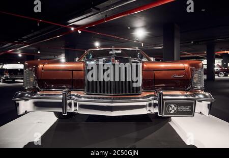 Lincoln Continental Mark IV, un classico americano. Mostra di auto classiche - Heydar Aliyev Centre, Baku, Azerbaigian - 26,04,2017 Foto Stock