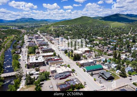 Vista dall'aeroporto sopra il centro di Steamboat Springs, Colorado Foto Stock