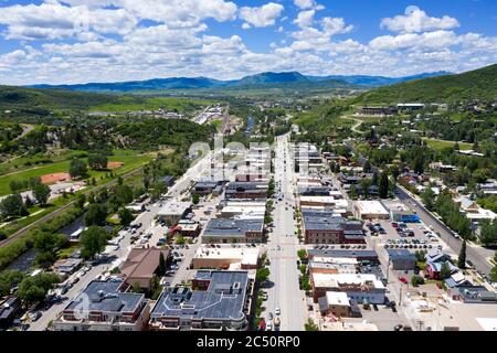 Vista dall'aeroporto sopra il centro di Steamboat Springs, Colorado Foto Stock