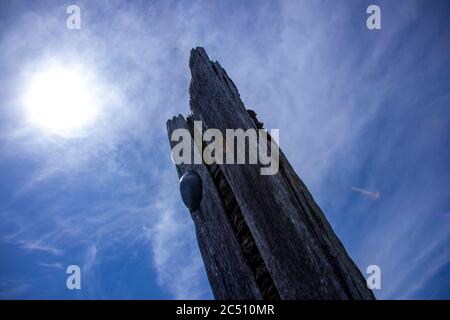 Zingst, Germania. 24 Giugno 2020. Arte del legno sul molo. Gli alberghi, le pensioni e i campeggi nelle regioni turistiche del Meclemburgo-Vorpommern sono attualmente molto ben utilizzati. Credit: Jens Büttner/dpa-Zentralbild/ZB/dpa/Alamy Live News Foto Stock