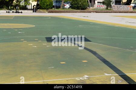 Ombra da basket su un campo da gioco colorato (Pesaro, Italia, Europa) Foto Stock