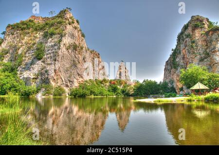 Vista sul Snake Hill Park a Ratchaburi, Thailandia Foto Stock