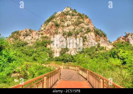 Vista sul Snake Hill Park a Ratchaburi, Thailandia Foto Stock