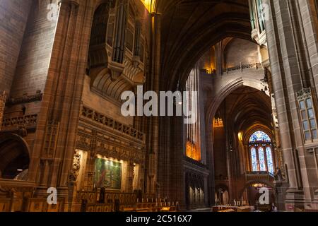 Coro e navata centrale, la cattedrale di Liverpool, la più grande cattedrale e edificio religioso in Gran Bretagna: Liverpool, Inghilterra, Regno Unito Foto Stock