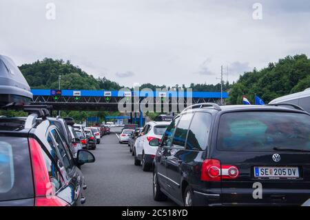 Attraversamento della frontiera Gruskovje/Macelj - Slovenia - Croazia, SLO-HR, il 20 giugno 2020. (Foto CTK/Libor Sojka) Foto Stock