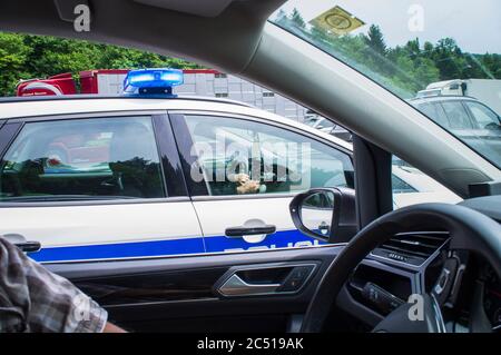 Attraversamento del confine tra Gruskovje e Macelj - Slovenia - Croazia, SLO-HR, macchina di polizia, vicolo di soccorso, il 20 giugno 2020. (Foto CTK/Libor Sojka) Foto Stock