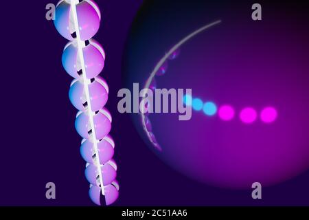 Illustrazione 3D di una palla rosa e blu al neon con petali incastrati su una corda sotto forma di perle riflesse in una palla gigante su uno sfondo nero. CY Foto Stock