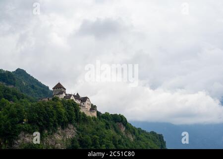 Vaduz, FL / Liechtenstein - 16 Giugno 2019: una vista dello storico castello di Vaduz in Liechtenstein Foto Stock