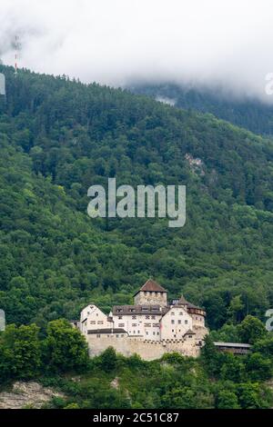 Vaduz, FL / Liechtenstein - 16 Giugno 2019: una vista dello storico castello di Vaduz in Liechtenstein Foto Stock